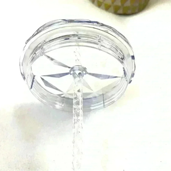 NWT Starbuck Iridescent Ice Crystal โFrozenโHoliday 2023 Tumbler Limited Edition - Picture 9 of 10